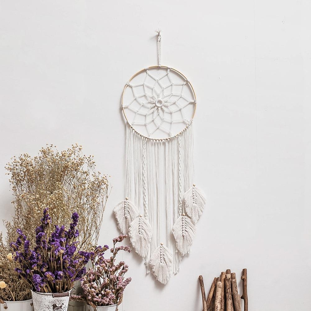 Attrape rêve en macrame Ana de la boutique Atelier Macrame avec décor de fleurs
