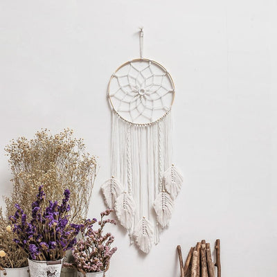 Attrape rêve en macrame Ana de la boutique Atelier Macrame avec décor de fleurs