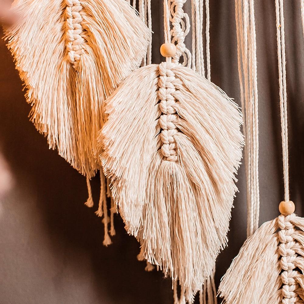 Attrape rêve en macrame Ana de la boutique Atelier Macrame zoom sur les plumes