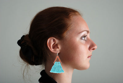 Petite Boucle d'Oreille en Macrame