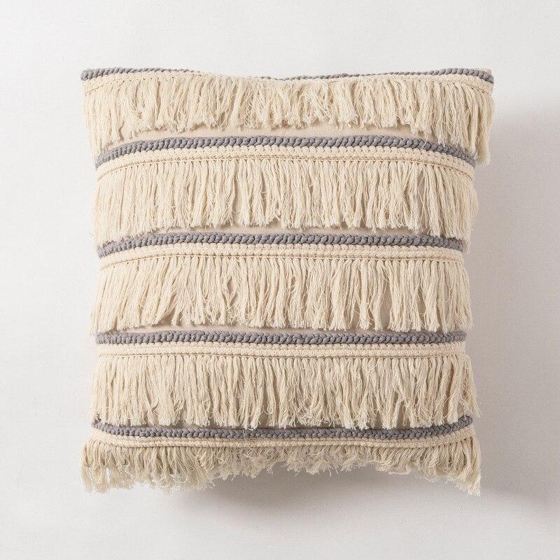 Coussin Macramé Ales Atelier Macramé sur un fond beige