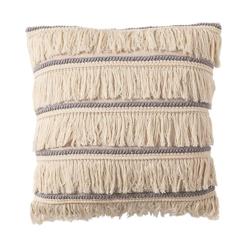 Coussin Macramé Ales Atelier Macramé dans un fond blanc