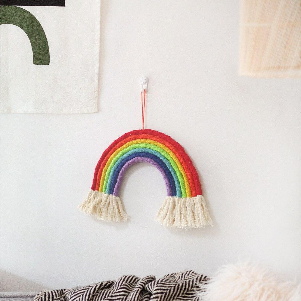 Macramé Mural Arc-en-ciel Atelier Macramé Tressage de couleurs fond blanc
