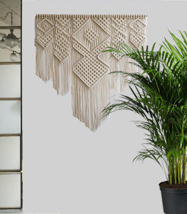 Macramé Mural Dorine Atelier Macramé avec une plante verte
