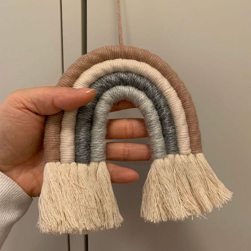 Arc en Ciel en Macramé avec pompons