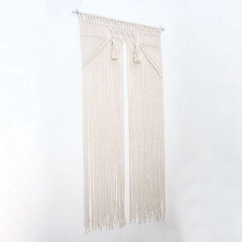Macramé Rideau sur un mur blanc