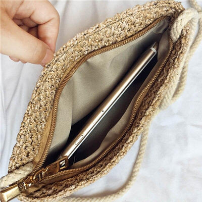 Sac Macrame couleur beige avec un téléphone