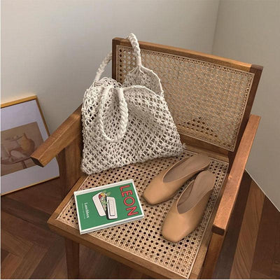 Sac Filet Macramé blanc sur une chaise