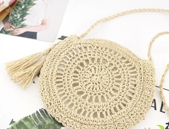Sac en Macramé couleur beige avec des plantes tropicales
