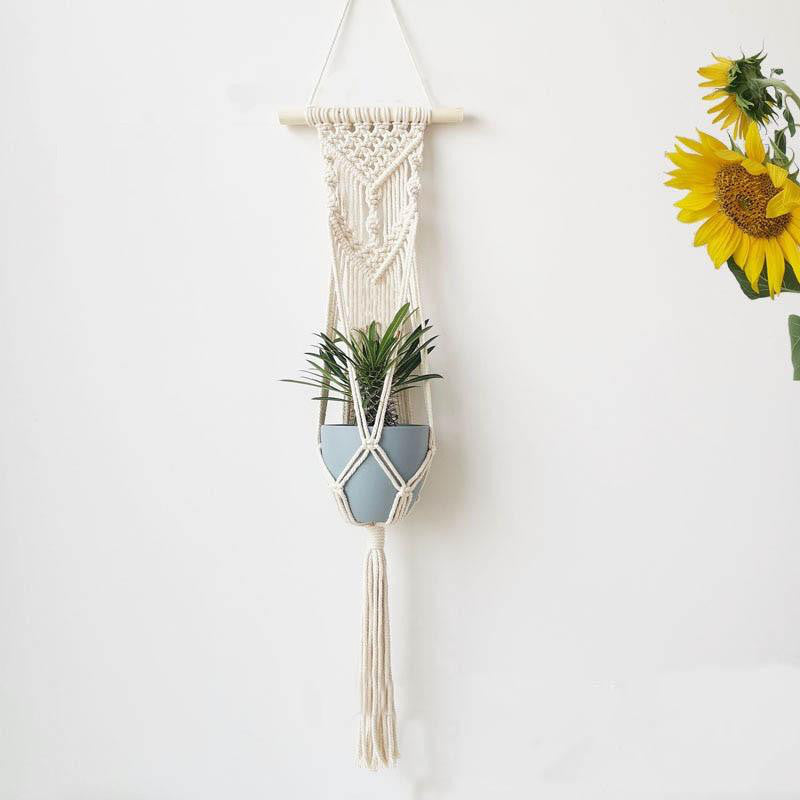 Suspension en Macramé Olivier Atelier Macramé avec un tournesol.