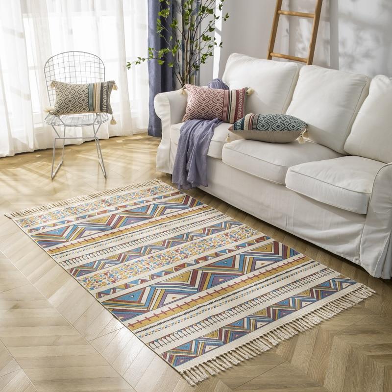 Tapis Macramé Anouk Atelier Macramé dans un salon avec un canapé