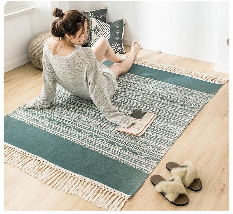 Tapis Macramé Kelly Atelier Macramé femme sur le tapis