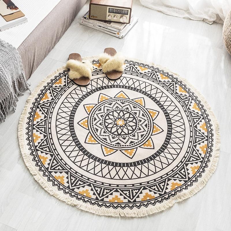 Tapis Macramé Sorène Atelier Macramé dans une chambre avec des chaussons sur le tapis